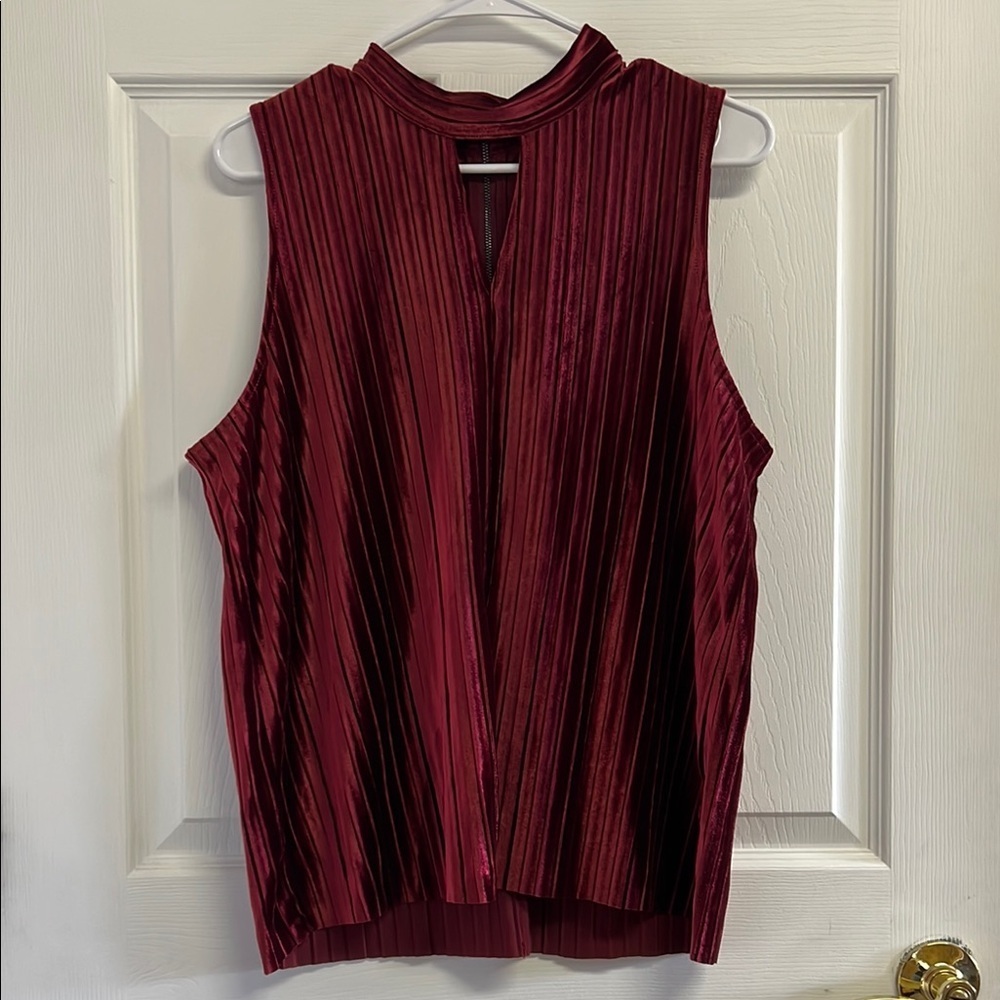 Reitman’s Elegant Burgundy Sleeveless Top